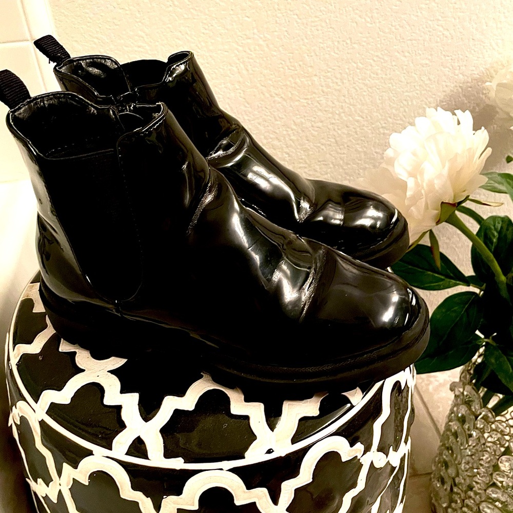Girl Size 3 Black Patent Leather Steve Madden Boots previously worn